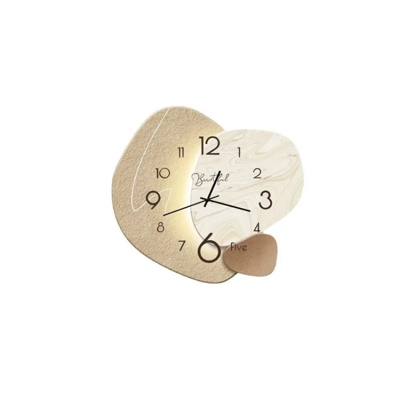 Horloge murale décorative moderne pour un intérieur sophistiqué
