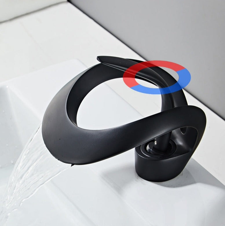 Waterfall – Robinet de Salle de Bain en Laiton Doré Brossé avec Bec Cascade