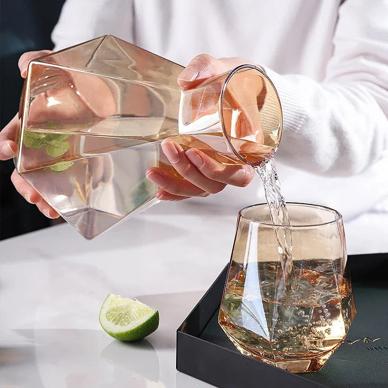 Ensemble de Verres en Forme de Diamant – Élégance Lumineuse pour Vos Boissons
