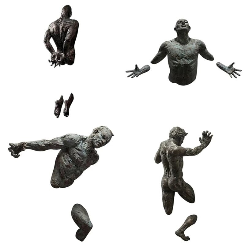 Sculpture Murale 3D en Résine Cuivrée – Homme Abstrait Grimpant à Travers le Mur