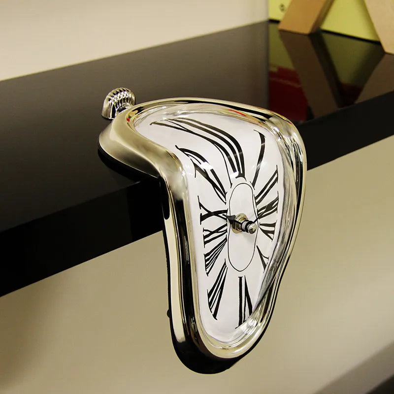 Horloge Design Silencieuse Effet Fondant pour Intérieur Moderne