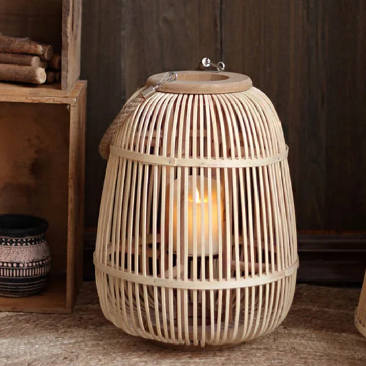 Lanterne en rotin avec bougie LED – Ambiance chaleureuse et design naturel pour intérieur et extérieur