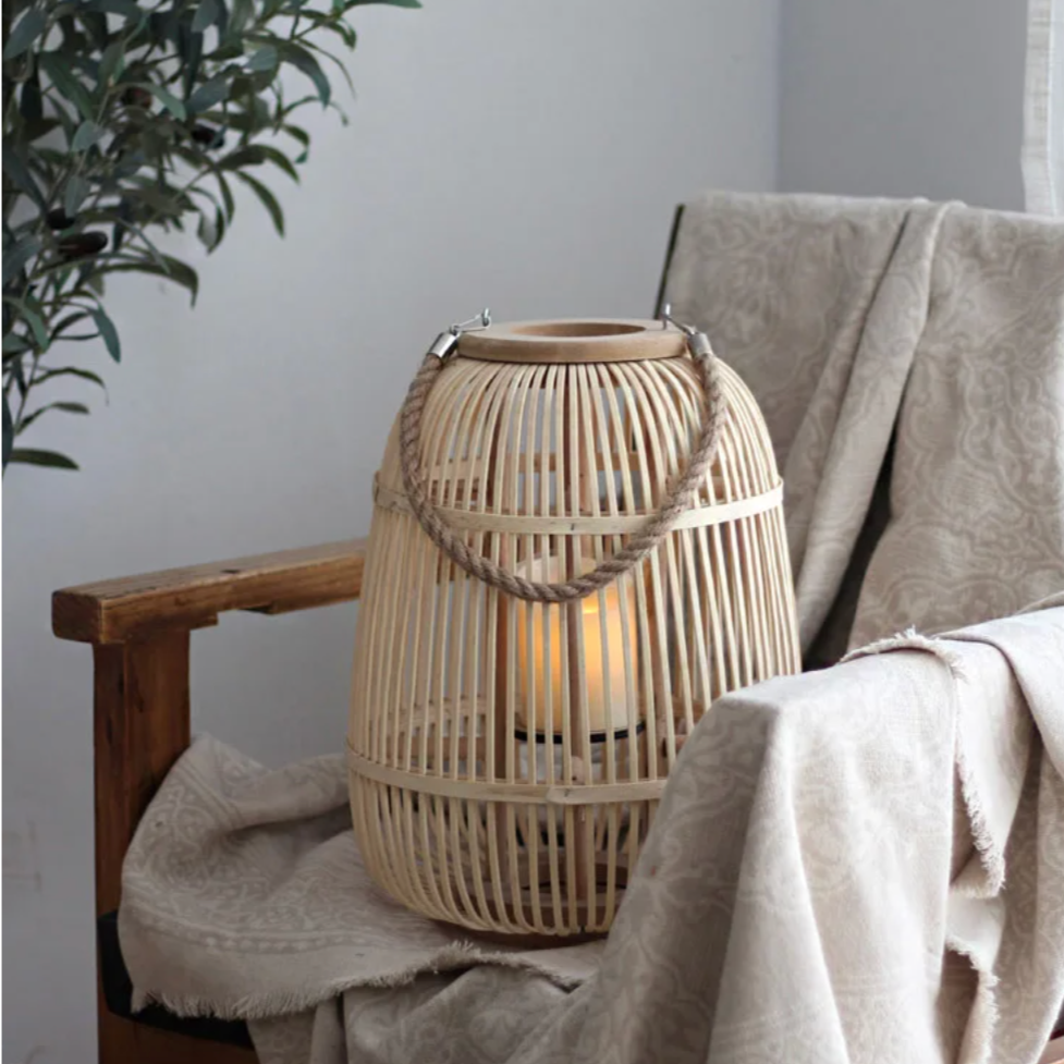 Lanterne en rotin avec bougie LED – Ambiance chaleureuse et design naturel pour intérieur et extérieur