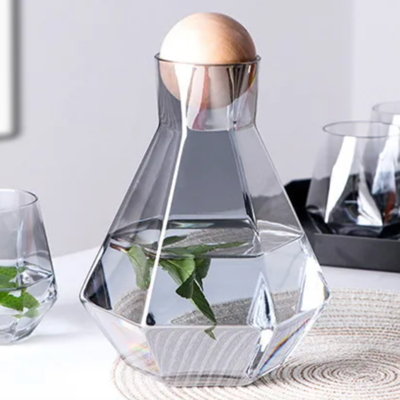 Ensemble de Verres en Forme de Diamant – Élégance Lumineuse pour Vos Boissons