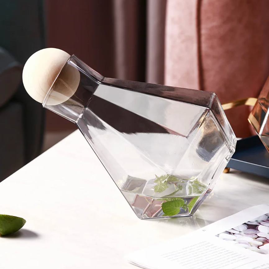 Ensemble de Verres en Forme de Diamant – Élégance Lumineuse pour Vos Boissons