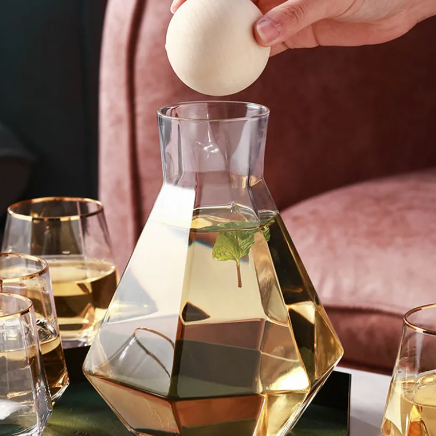 Ensemble de Verres en Forme de Diamant – Élégance Lumineuse pour Vos Boissons