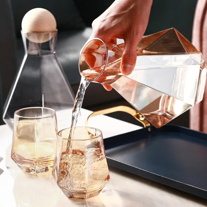 Ensemble de Verres en Forme de Diamant – Élégance Lumineuse pour Vos Boissons