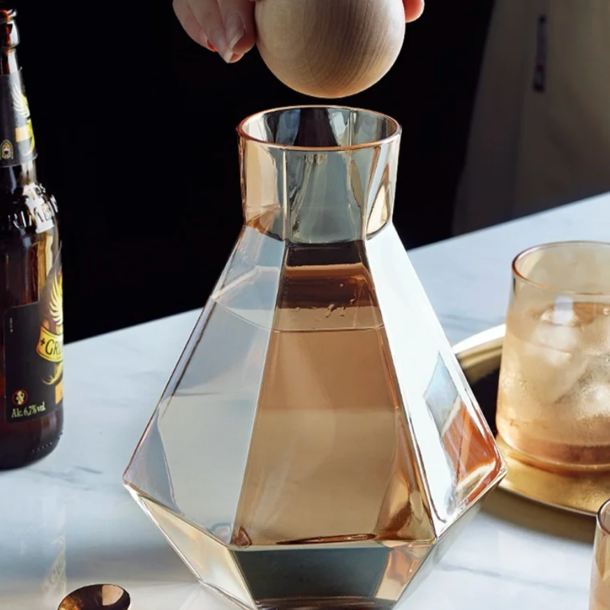 Ensemble de Verres en Forme de Diamant – Élégance Lumineuse pour Vos Boissons