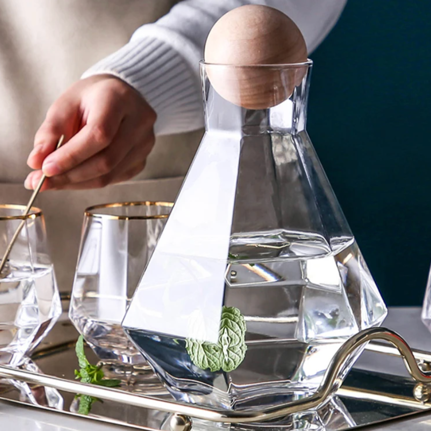 Ensemble de Verres en Forme de Diamant – Élégance Lumineuse pour Vos Boissons