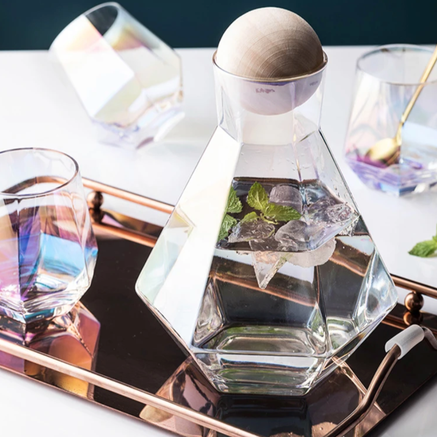 Ensemble de Verres en Forme de Diamant – Élégance Lumineuse pour Vos Boissons