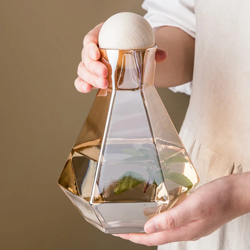 Ensemble de Verres en Forme de Diamant – Élégance Lumineuse pour Vos Boissons