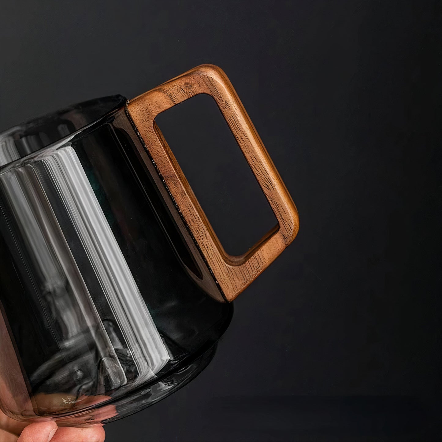 Tasse à Café Verre Gris Fumé avec Poignée en Noyer 450ml