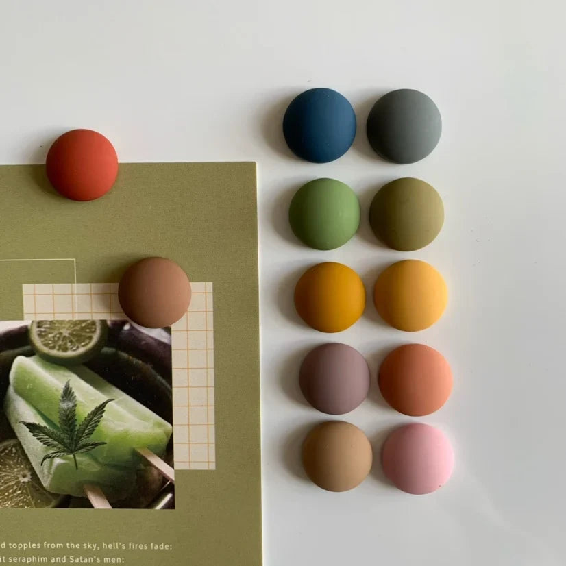 Ensemble de Magnets Boules Macaron – Une Touche Ludique pour Votre Cuisine