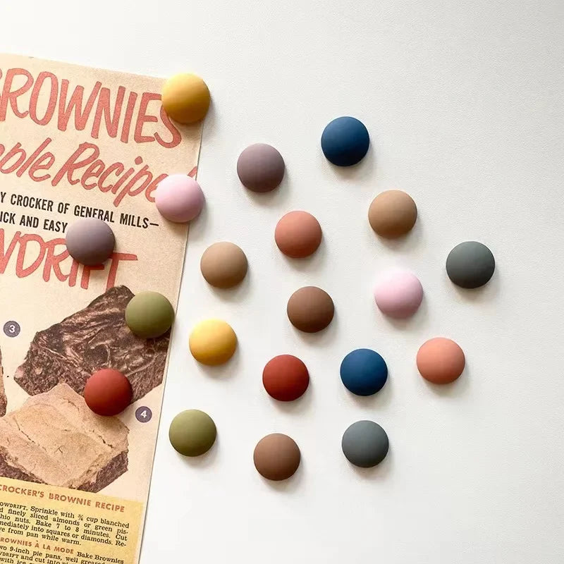 Ensemble de Magnets Boules Macaron – Une Touche Ludique pour Votre Cuisine