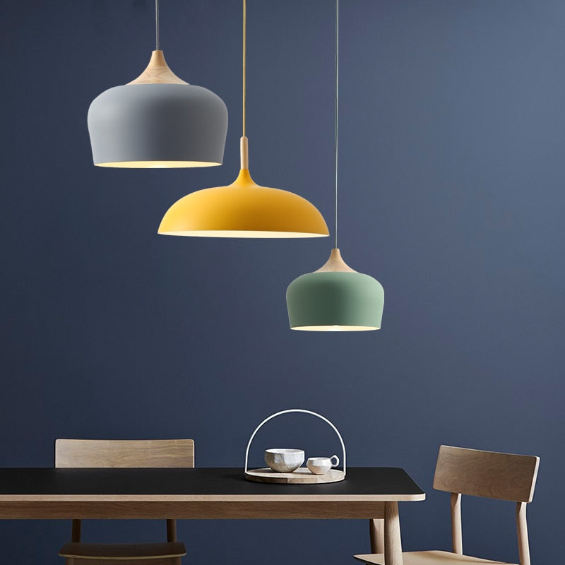 Suspensions Pastel en Métal et Bois – Éclairage Élégant et Moderne