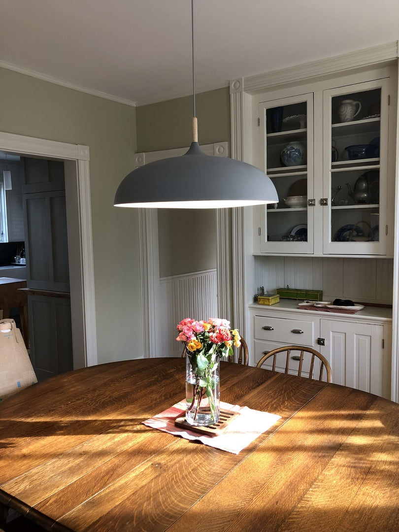 Suspensions Pastel en Métal et Bois – Éclairage Élégant et Moderne