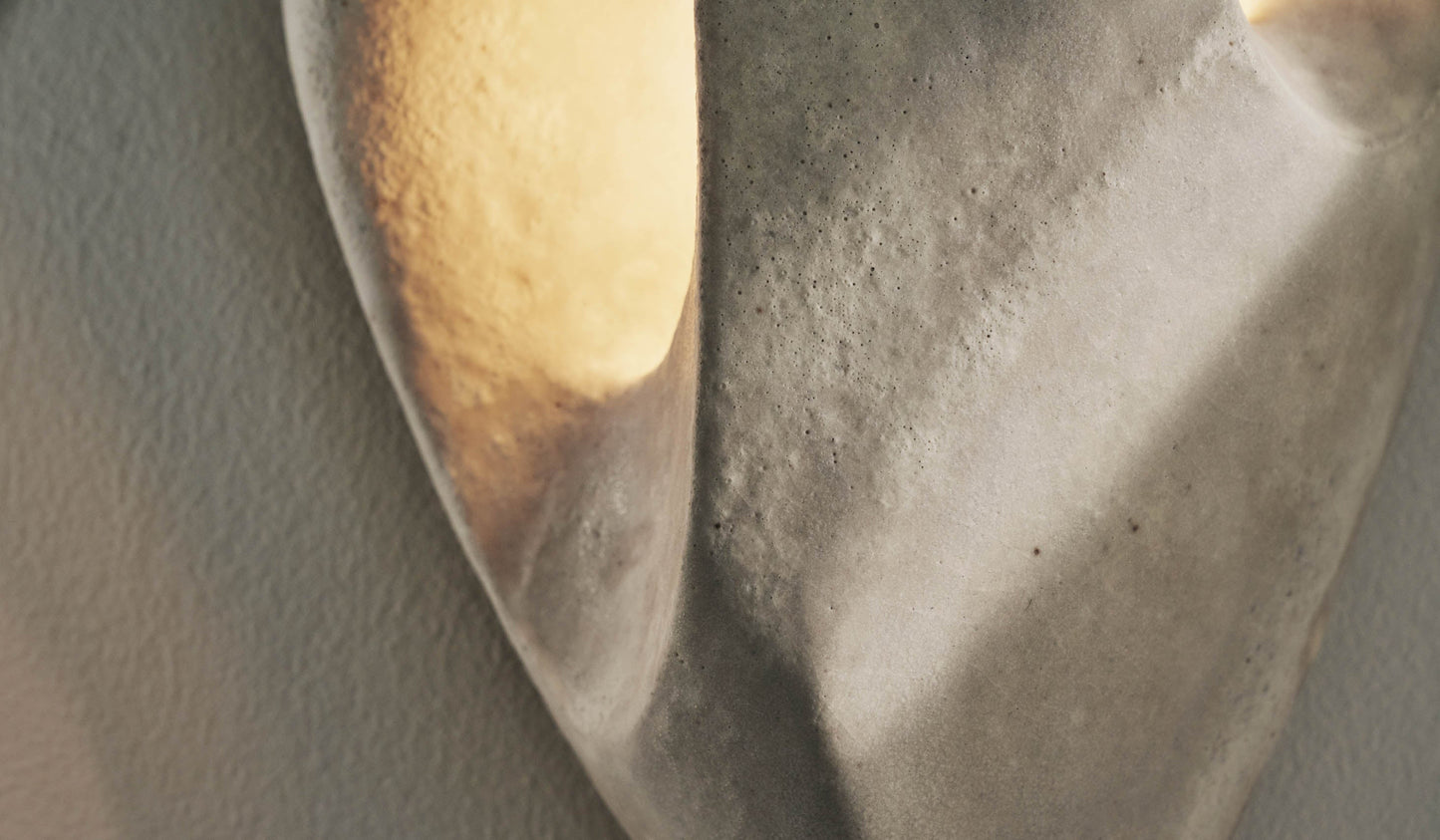 Applique Murale Céramique Sculpturale – Gris Mat