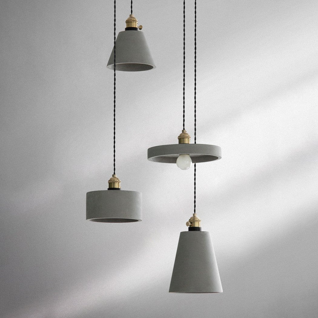 Suspension Béton Vasa avec Douille Laiton Design Brut
