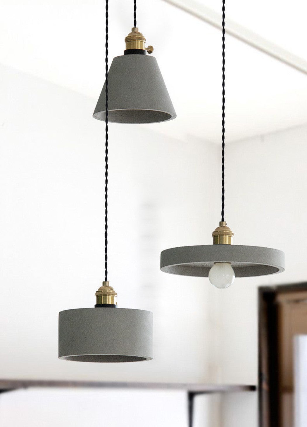 Suspension Béton Vasa avec Douille Laiton Design Brut