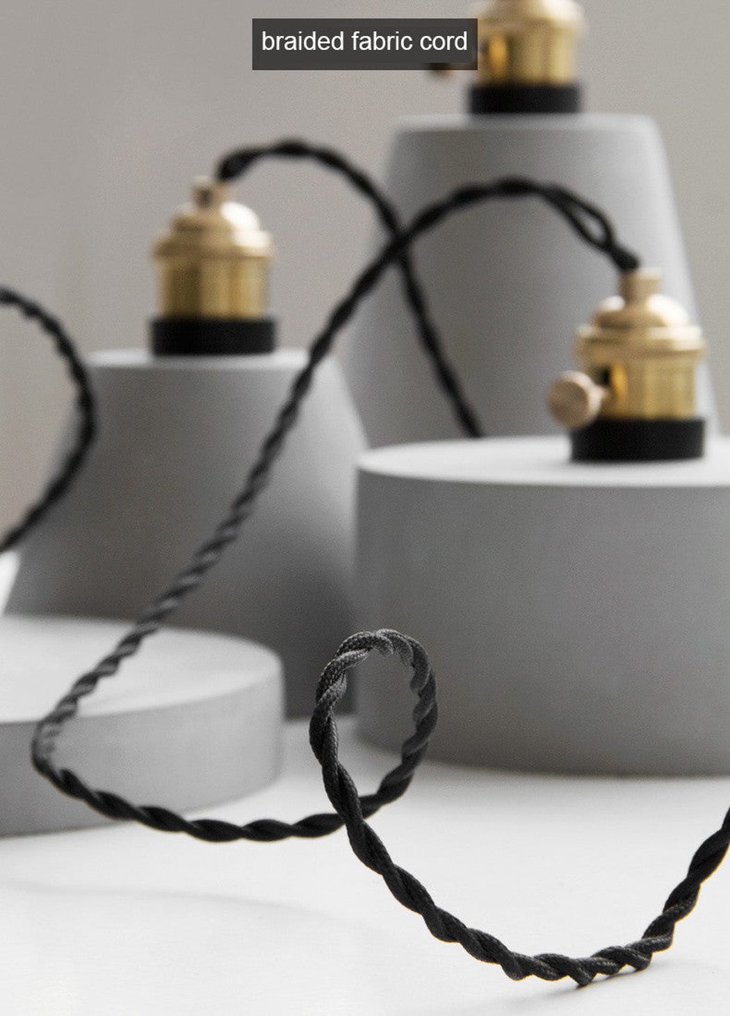 Suspension Béton Vasa avec Douille Laiton Design Brut