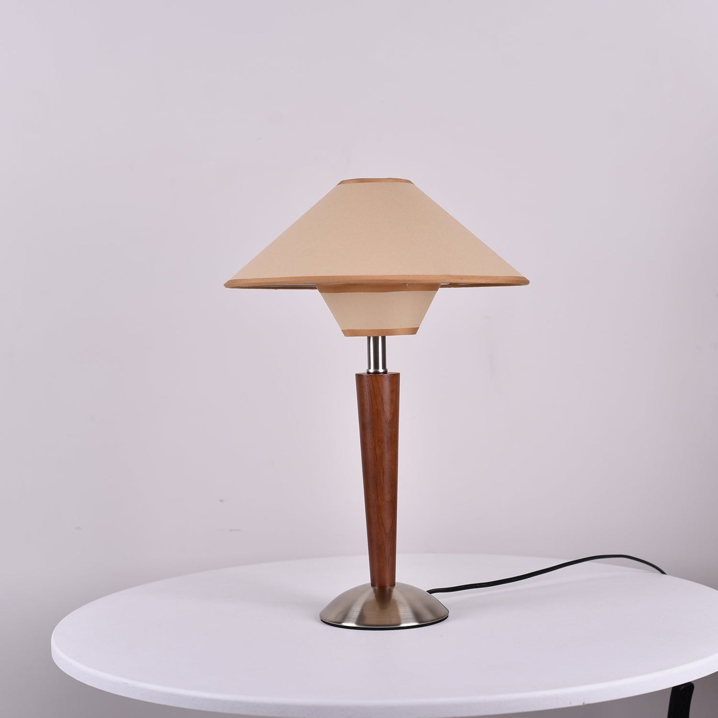 Lampe de Table Talonwood en Bois et Tissu