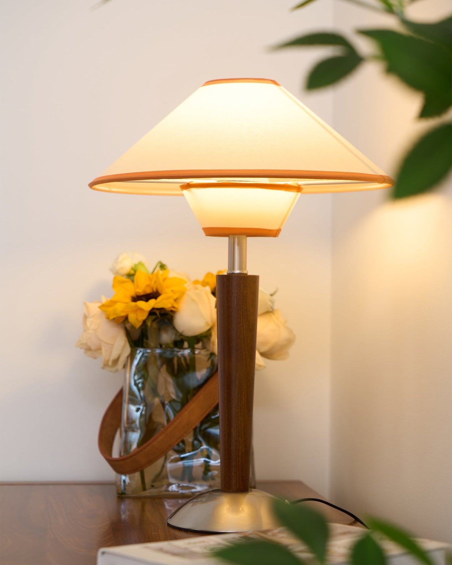 Lampe de Table Talonwood en Bois et Tissu