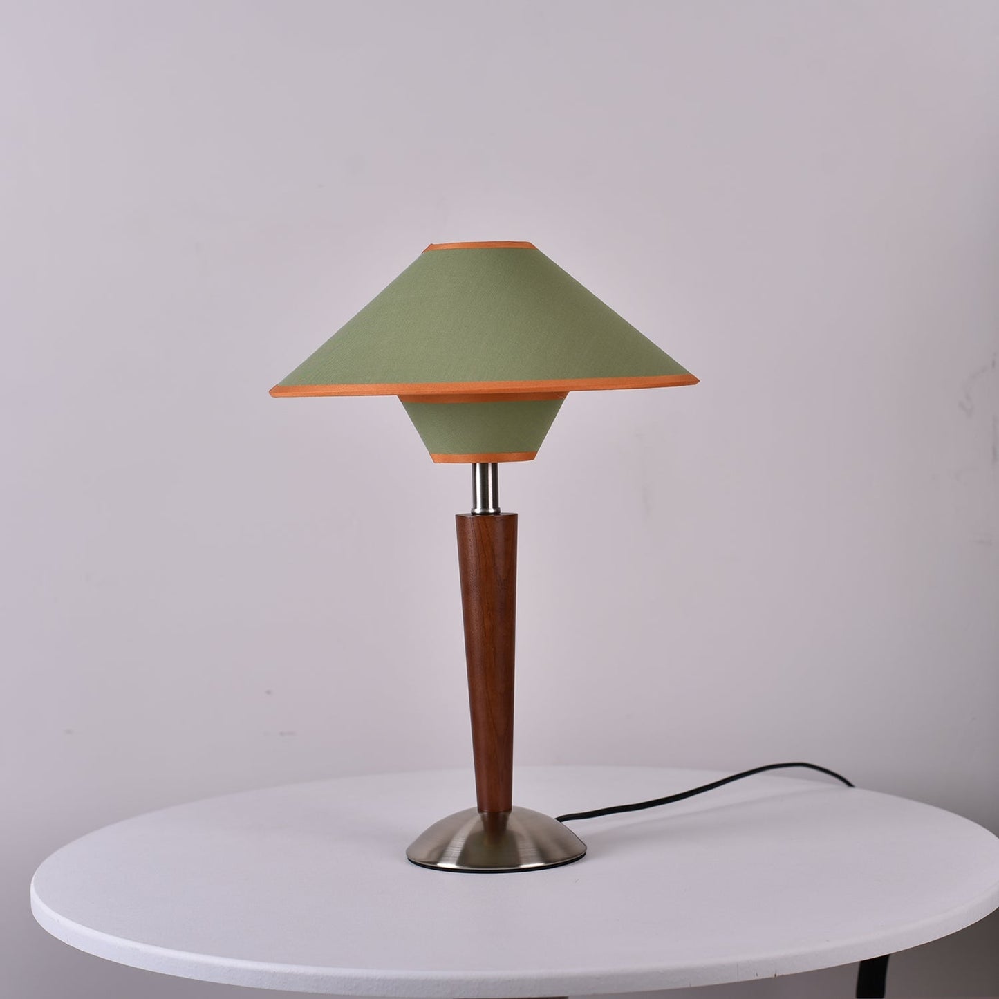 Lampe de Table Talonwood en Bois et Tissu