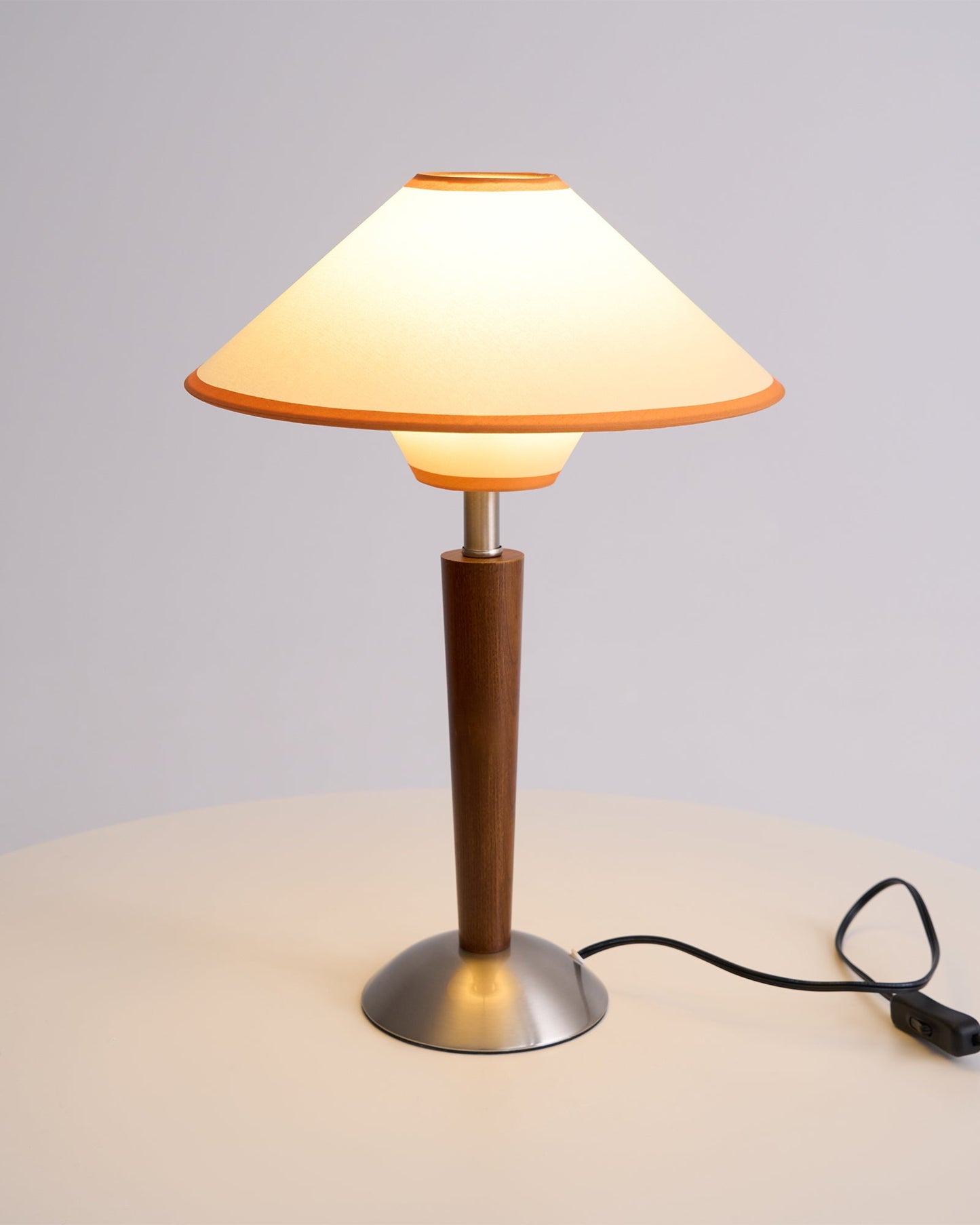 Lampe de Table Talonwood en Bois et Tissu
