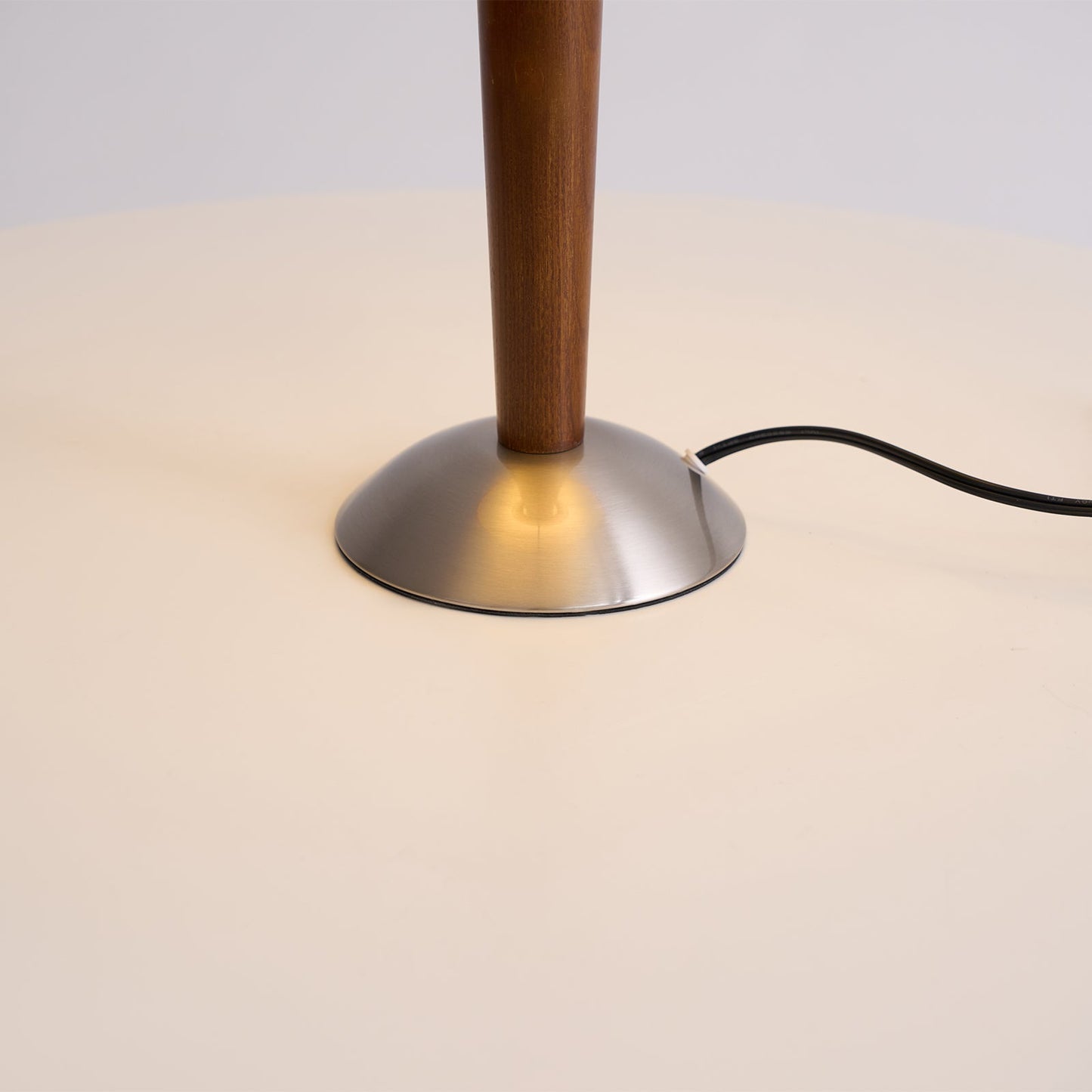 Lampe de Table Talonwood en Bois et Tissu