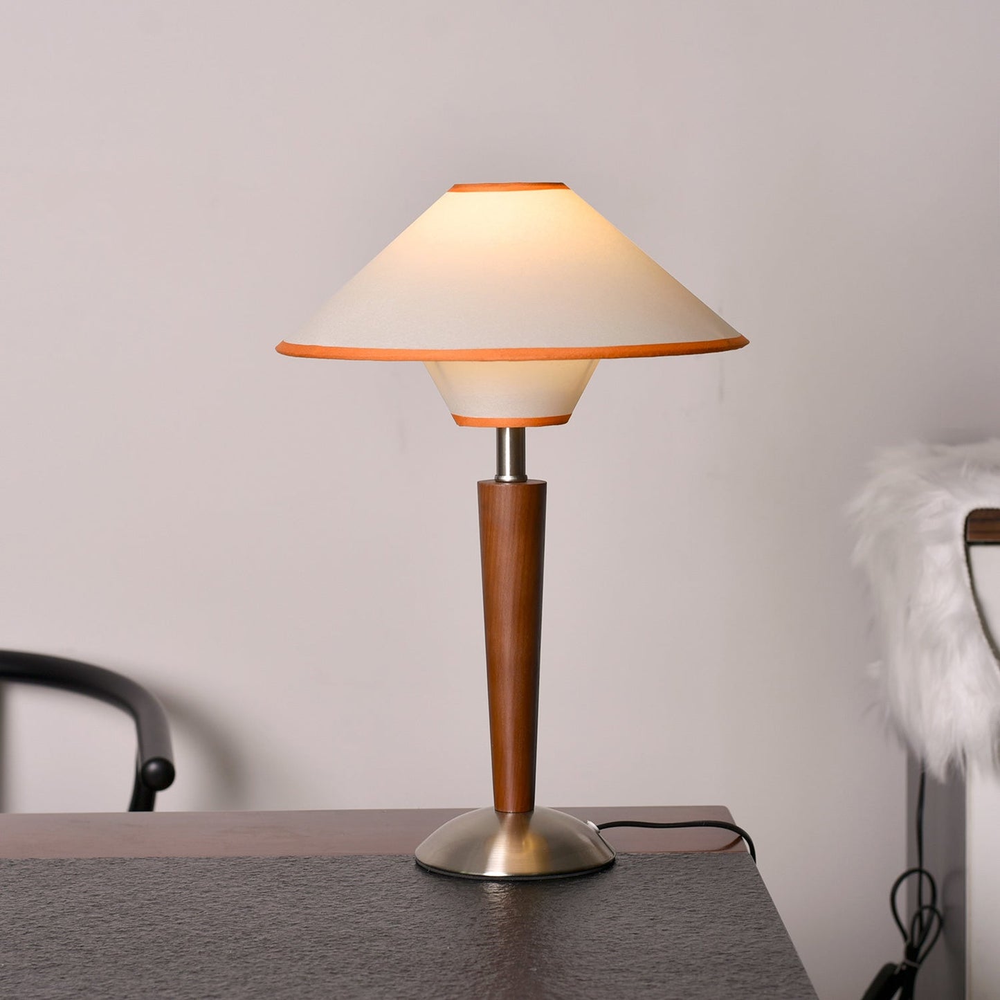 Lampe de Table Talonwood en Bois et Tissu