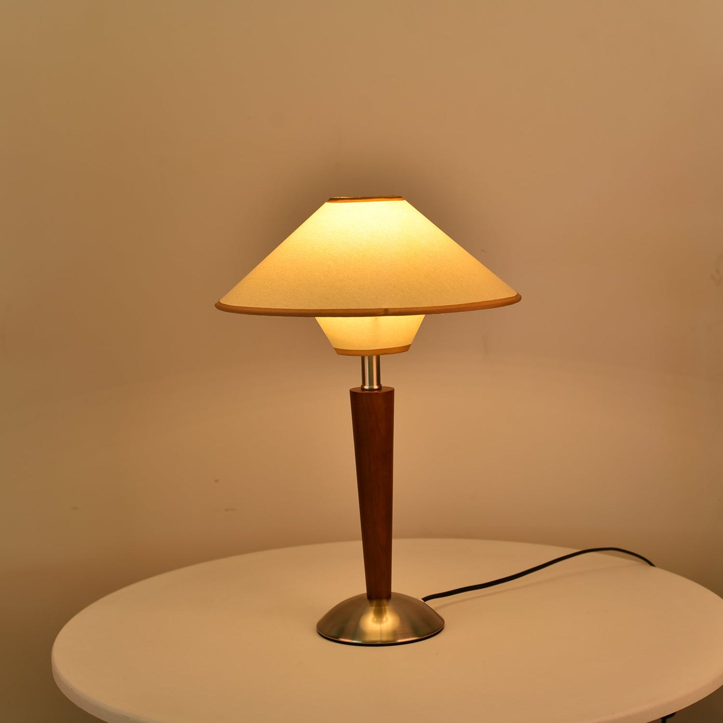 Lampe de Table Talonwood en Bois et Tissu