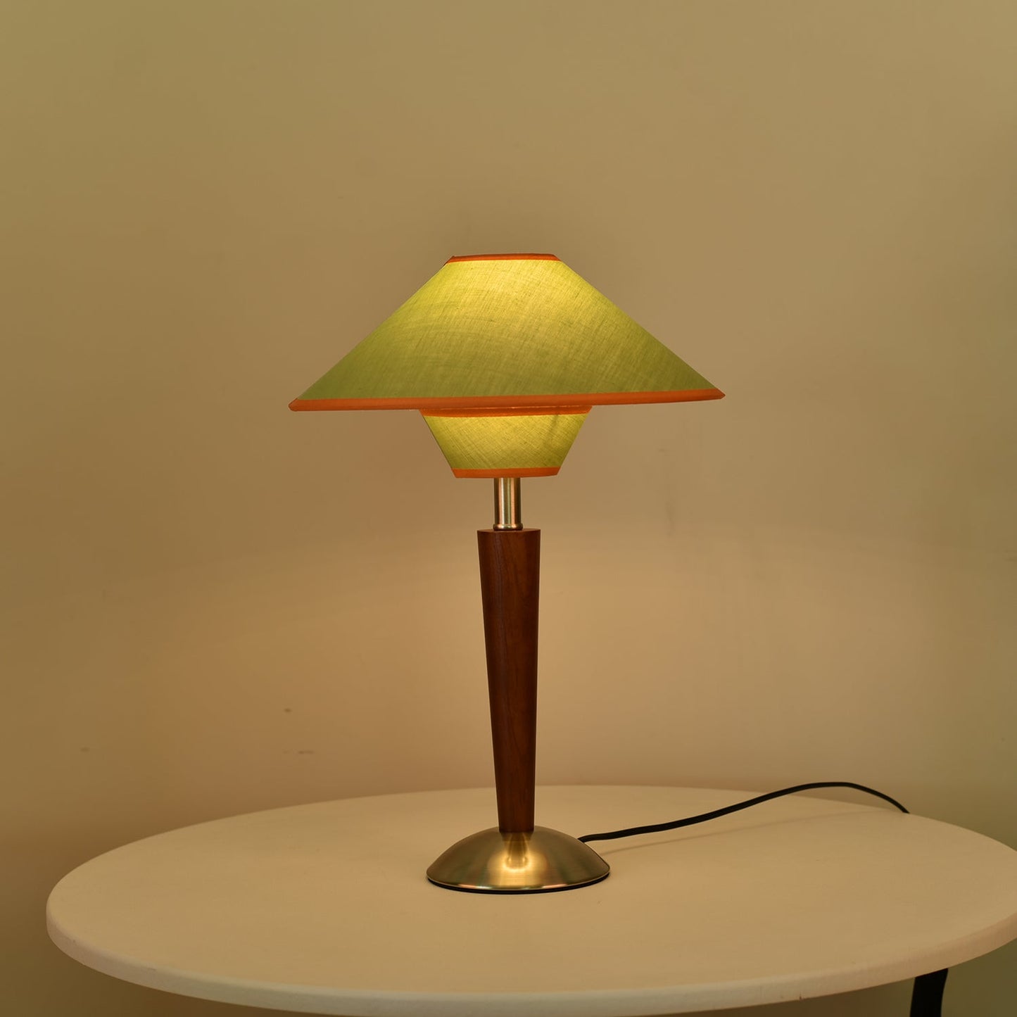 Lampe de Table Talonwood en Bois et Tissu