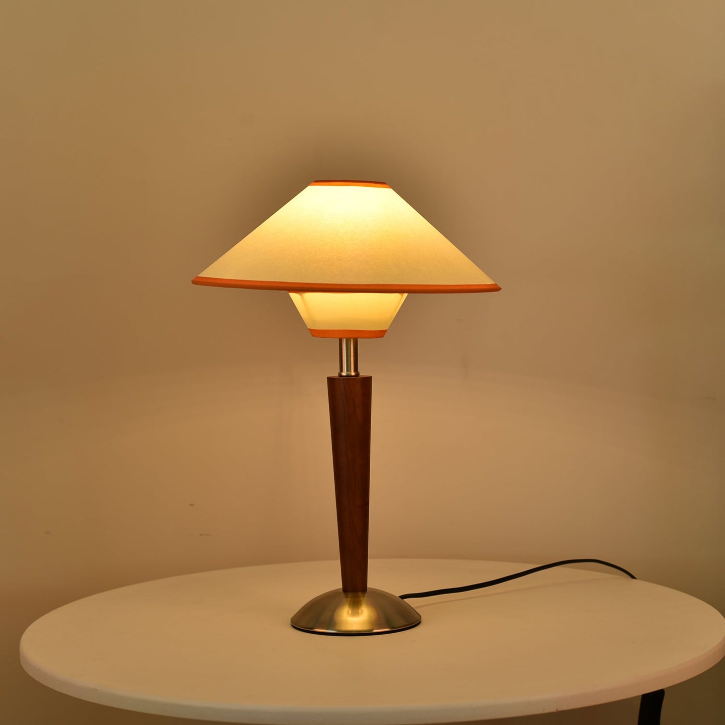 Lampe de Table Talonwood en Bois et Tissu