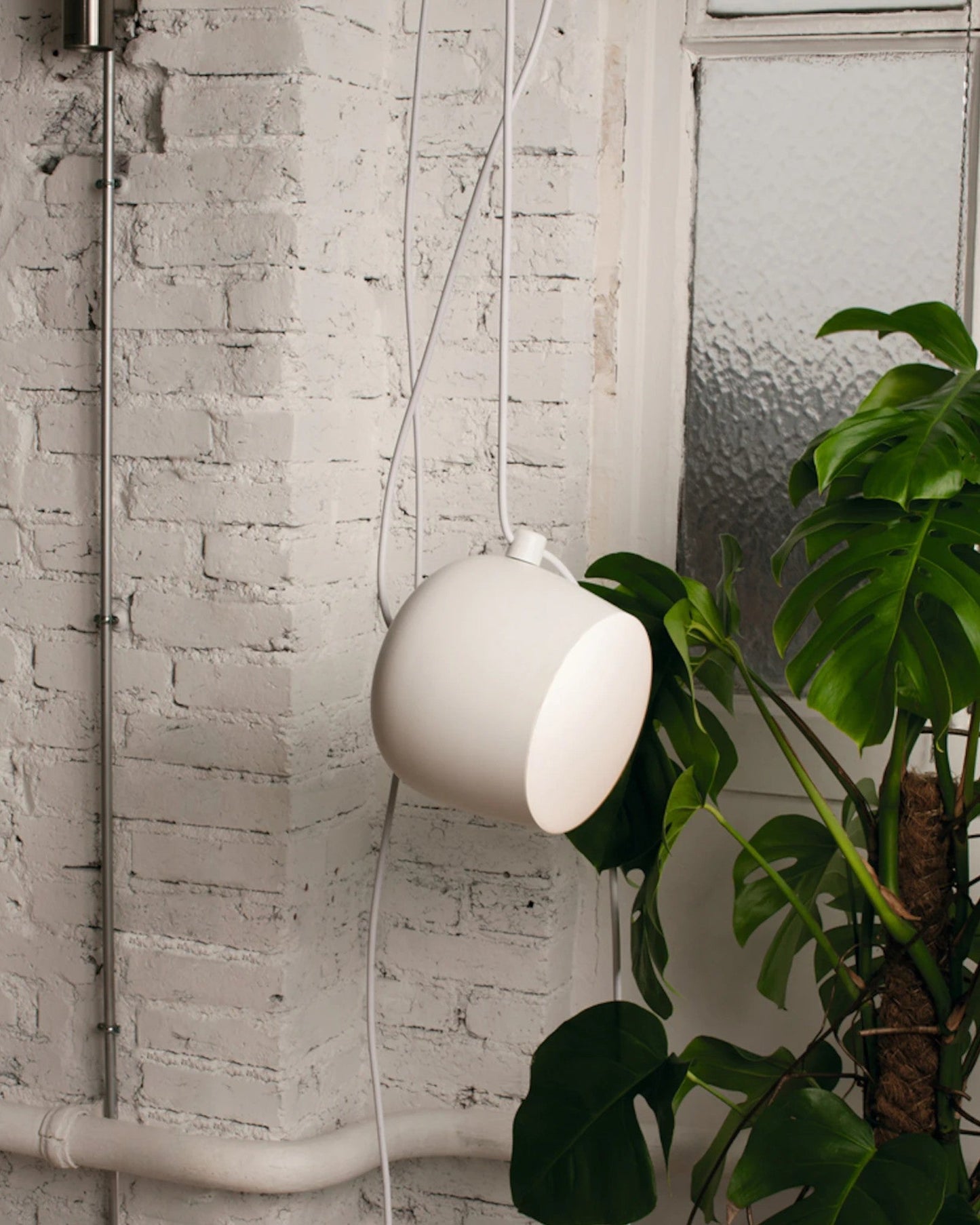 Lampe Aim de Style Industriel – Élégance Métallique et Fonctionnalité Moderne
