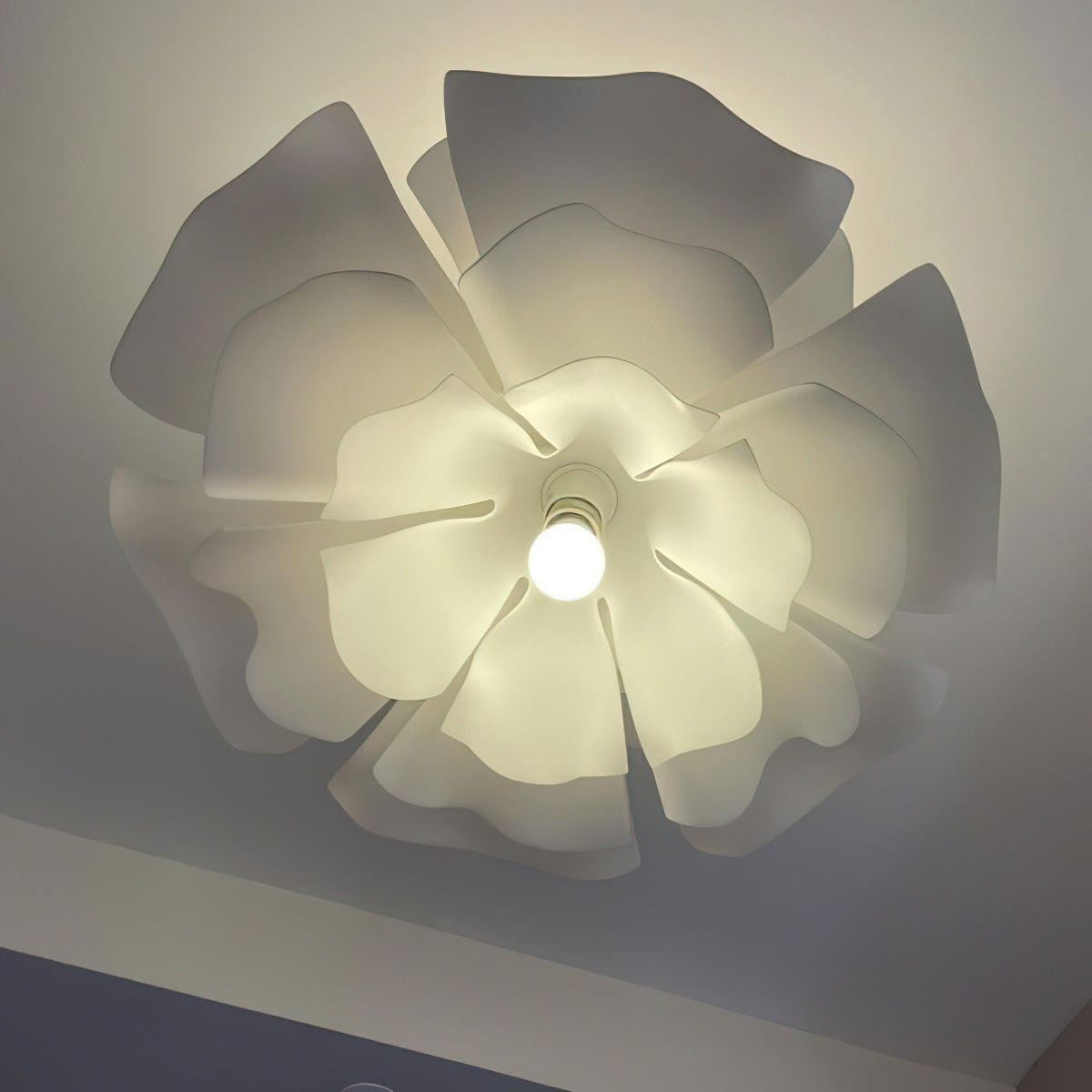 Suspension Lotus Blanche – Élégance Florale pour un Intérieur Moderne