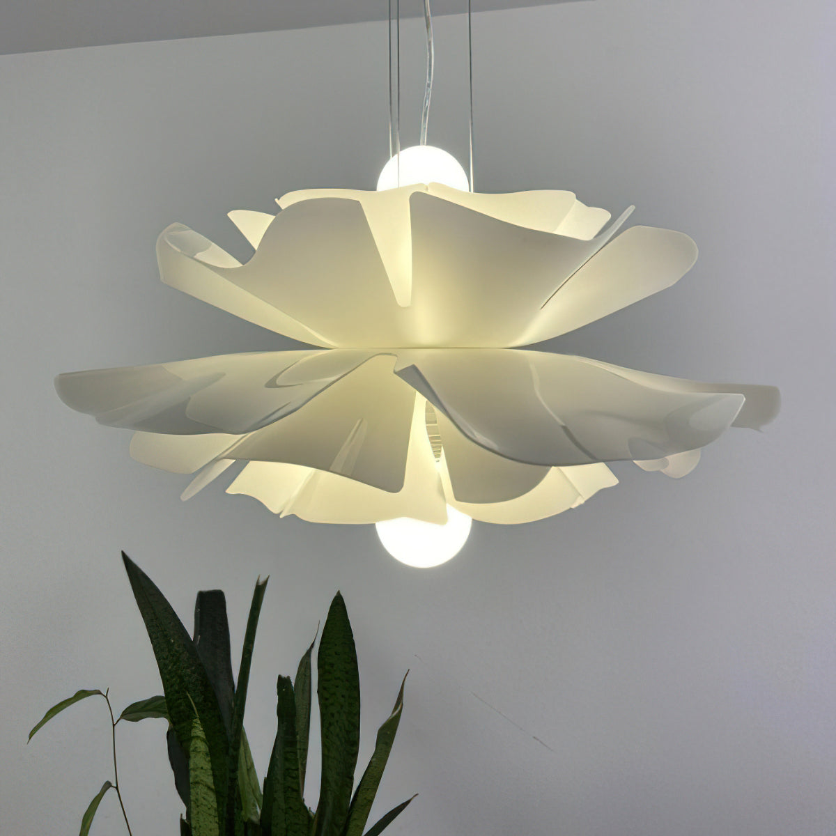 Suspension Lotus Blanche – Élégance Florale pour un Intérieur Moderne