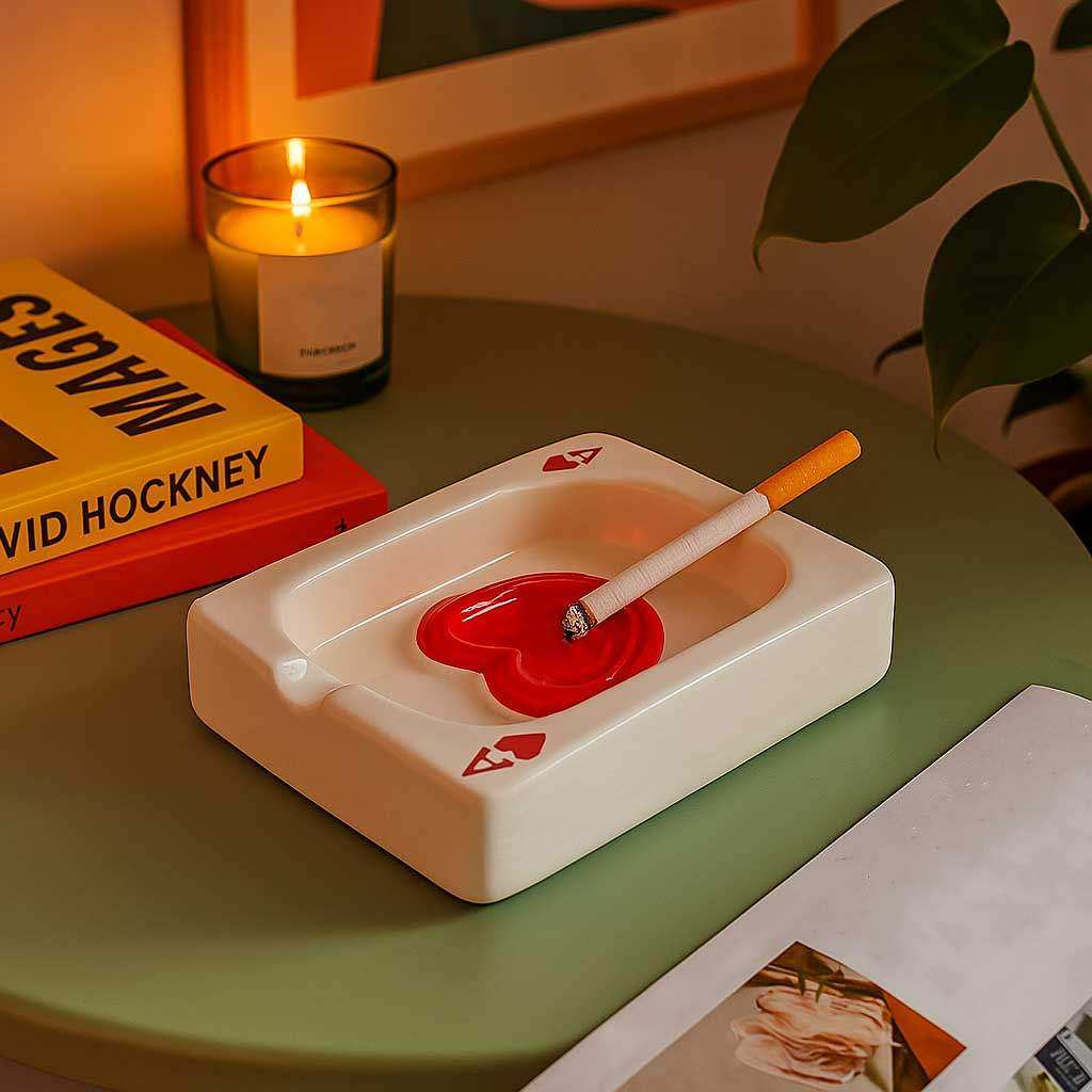 Cendrier Carte As de Cœur – Accessoire en Céramique Élégant pour Fumeurs