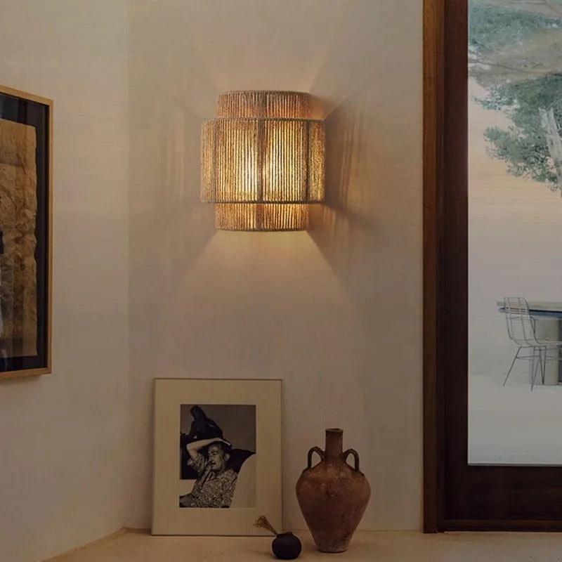Applique Murale en Corde de Rattan – Un Éclairage Naturel et Chaleureux pour Votre Intérieur