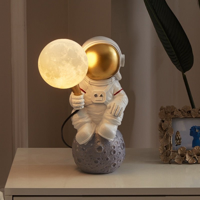 Lampe Astronaute Suspendue – Illuminez votre espace avec un charme venu de l’espace