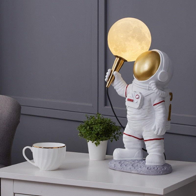Lampe Astronaute Suspendue – Illuminez votre espace avec un charme venu de l’espace