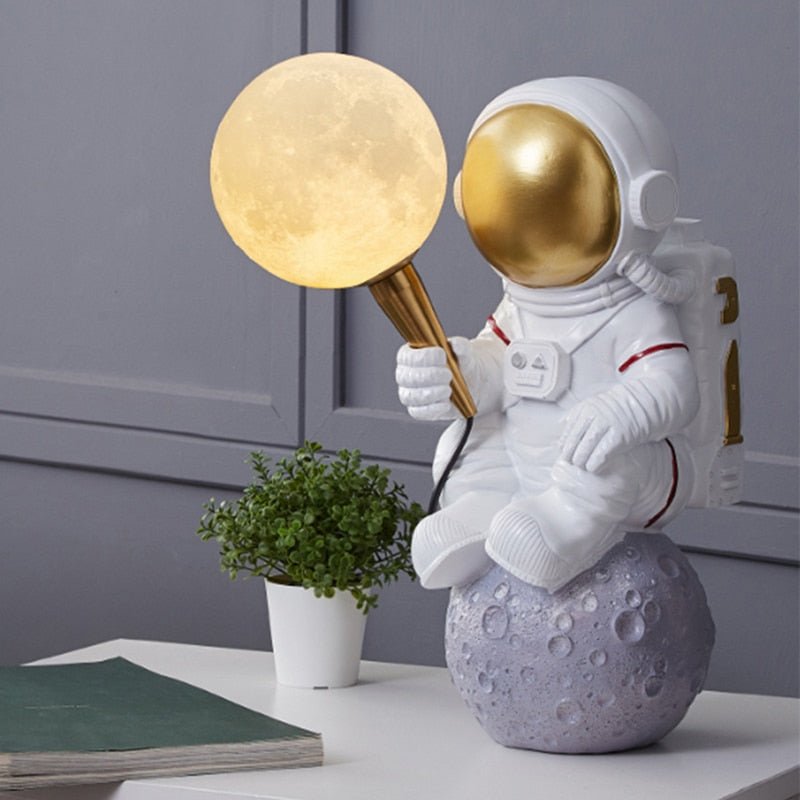 Lampe Astronaute Suspendue – Illuminez votre espace avec un charme venu de l’espace