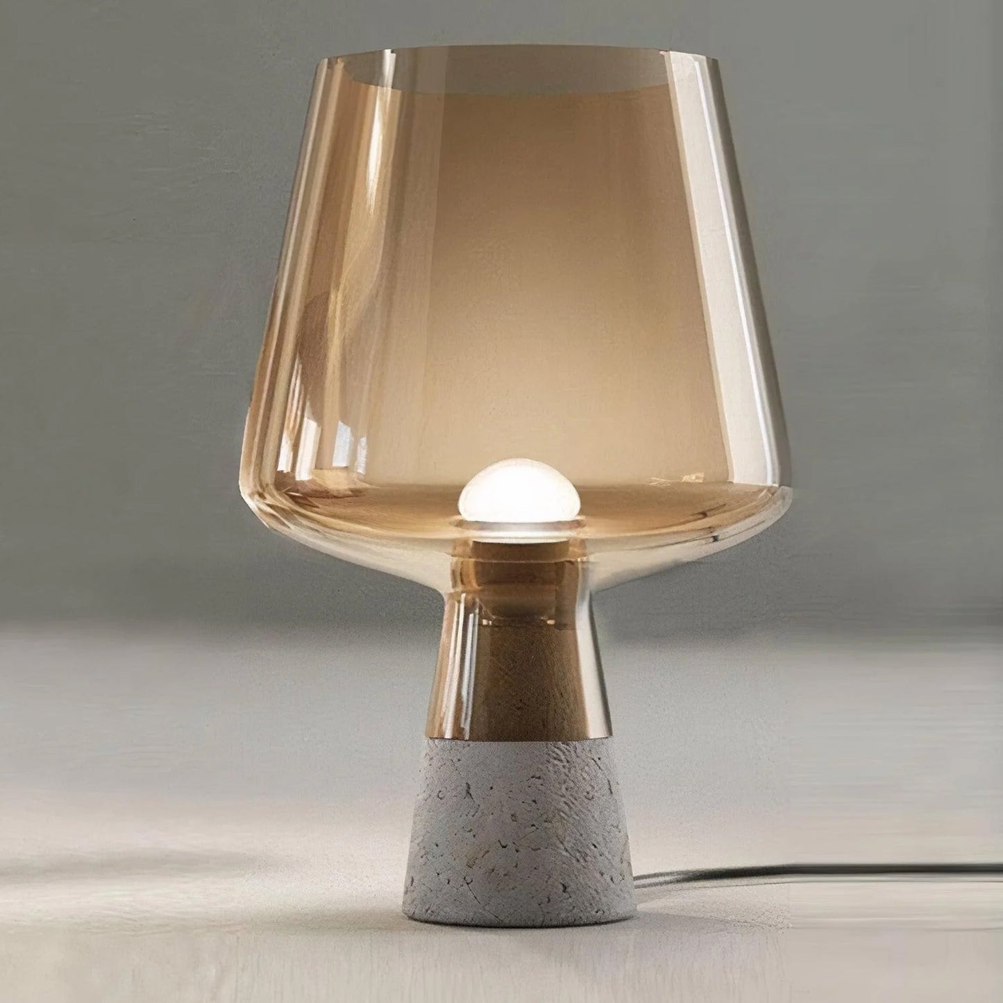 Lampe de Table Moderne Verre Fumé & Socle Béton Ben