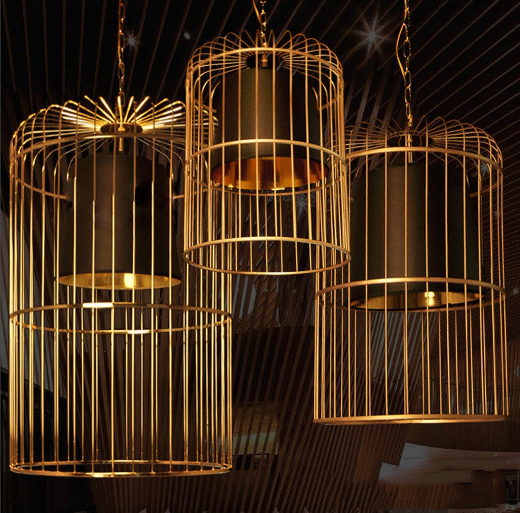 Suspension Cage Dorée avec Abat-Jour Noir en Tissu