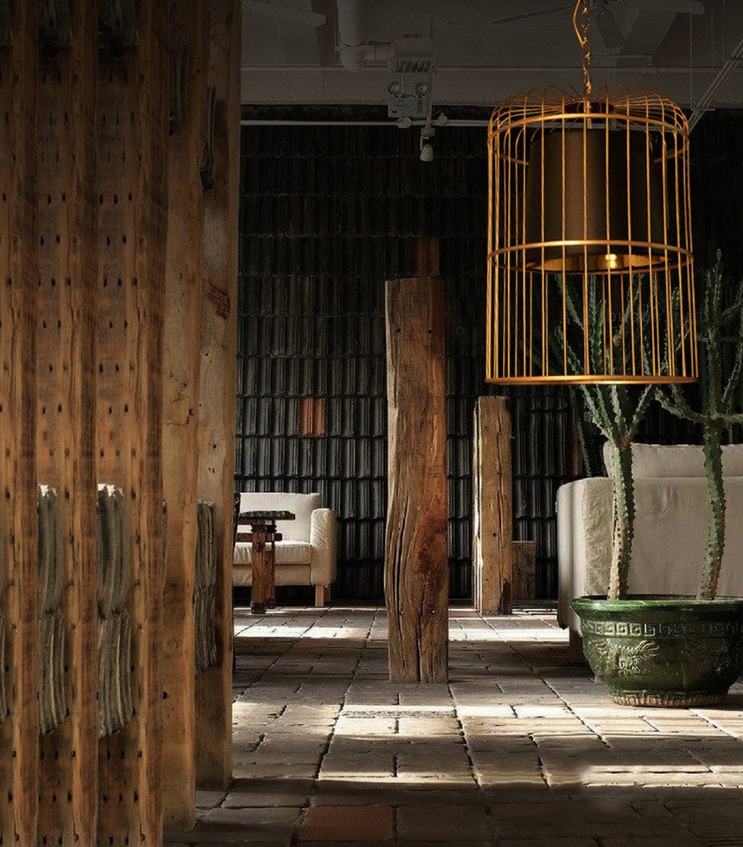 Suspension Cage Dorée avec Abat-Jour Noir en Tissu