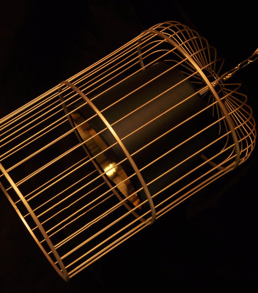 Suspension Cage Dorée avec Abat-Jour Noir en Tissu