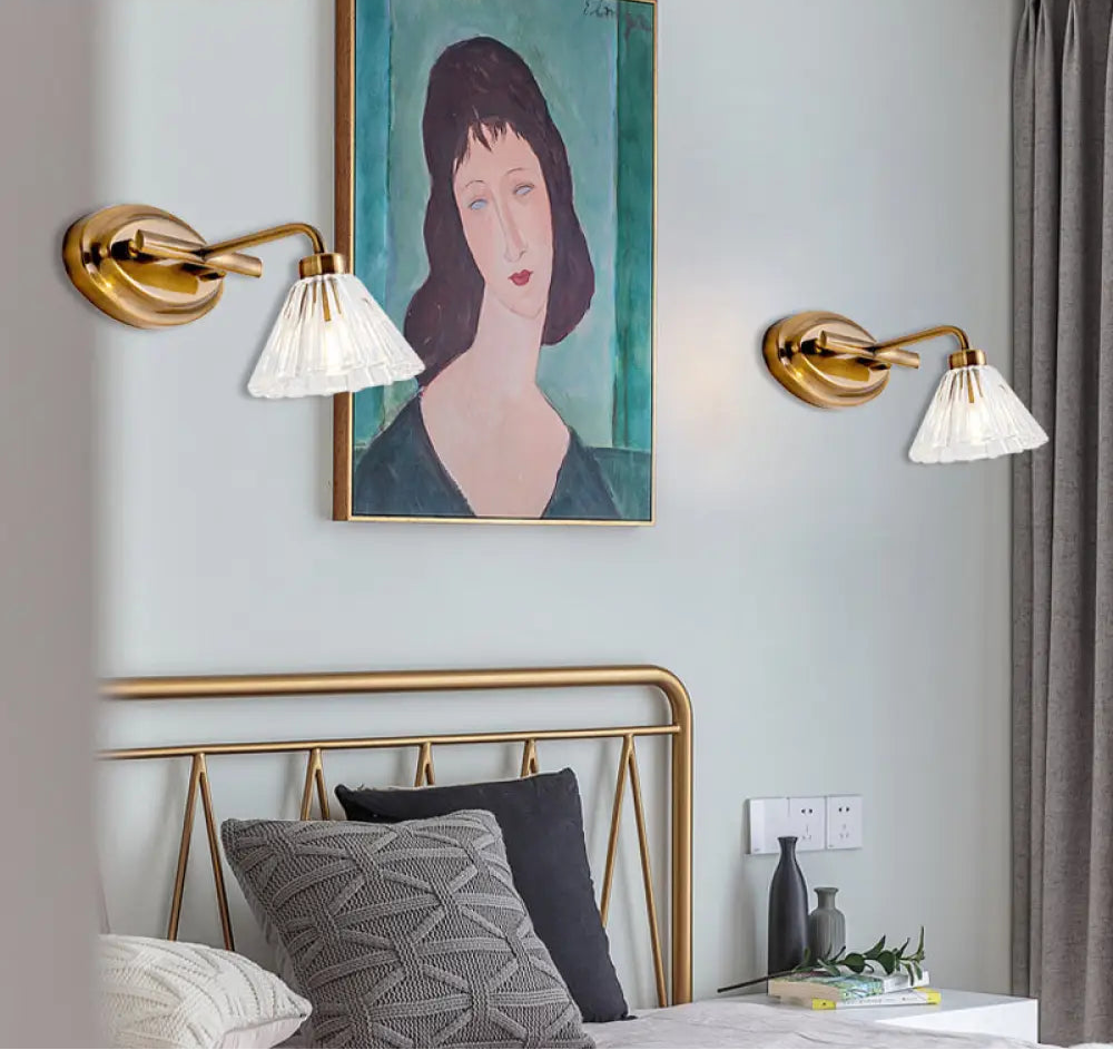 Applique Murale Laiton avec Abat-Jour Cône en Verre