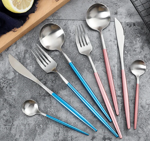 Luxueux ensemble de couverts 24 pièces en acier inoxydable or-argent - Elégance et raffinement