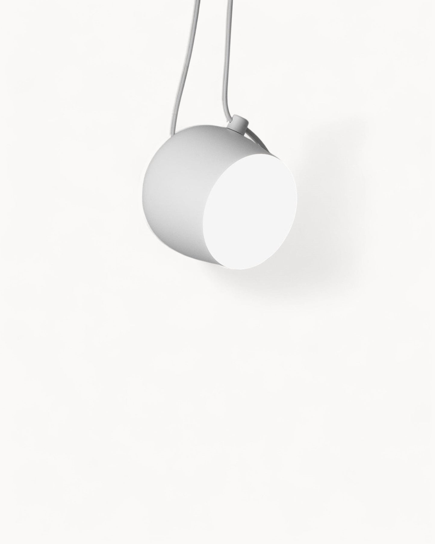 Lampe Aim de Style Industriel – Élégance Métallique et Fonctionnalité Moderne