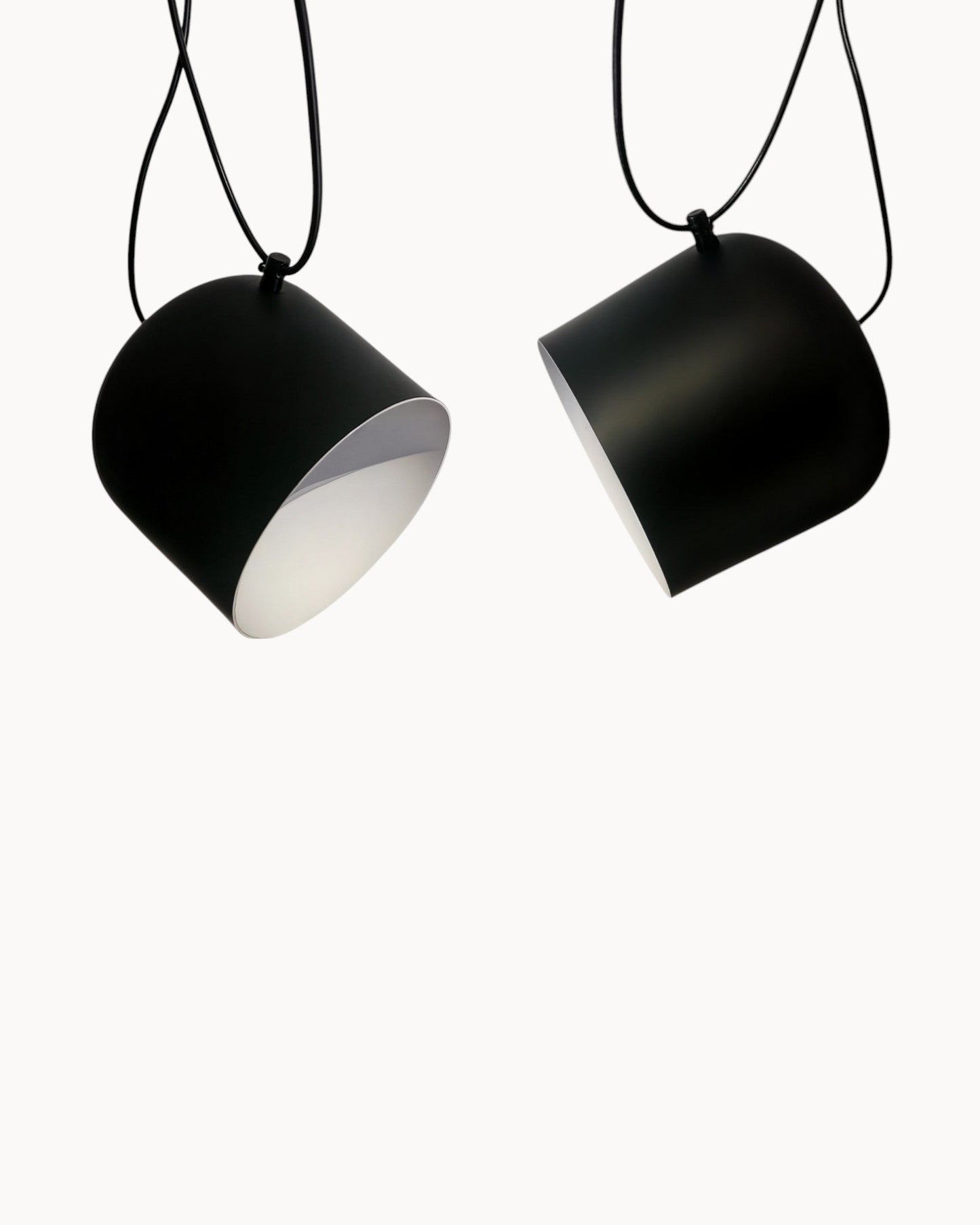 Lampe Aim de Style Industriel – Élégance Métallique et Fonctionnalité Moderne