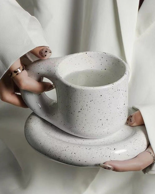Tasse Chubby en Céramique avec Soucoupe, Fait Main